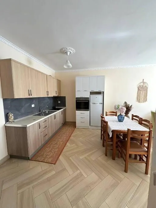 Lovely Apartment By The Beach Vlorë
